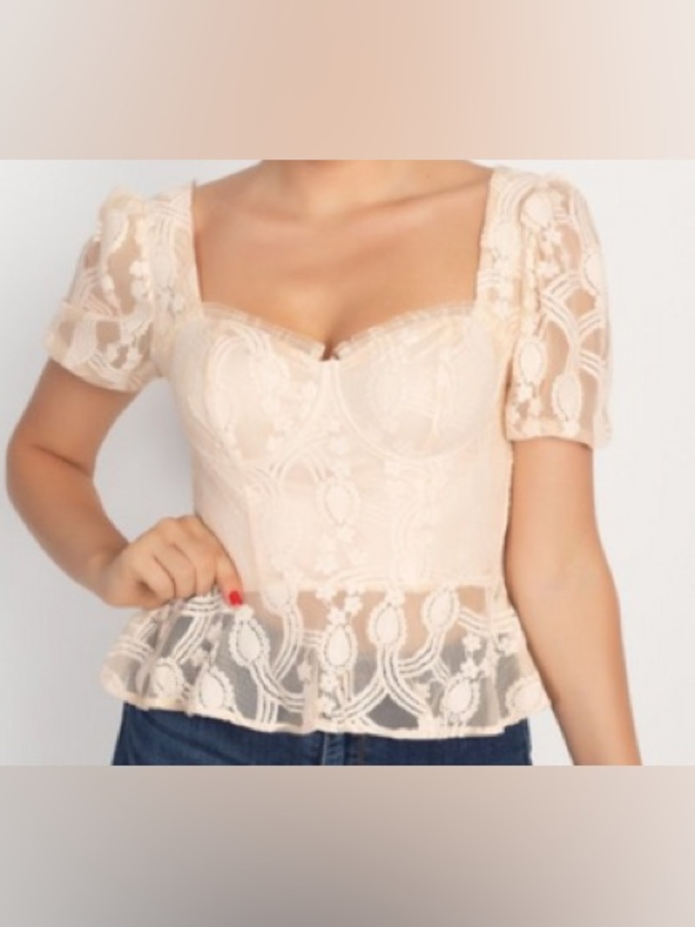 Haute Monde Cream
Lace Peplum Top Sweetheart
Puff Sleeve Smocked S